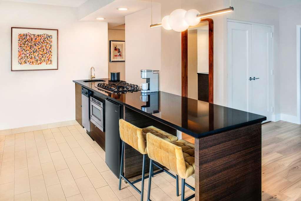 The Fifty Sonesta Hotel New York City Room photo